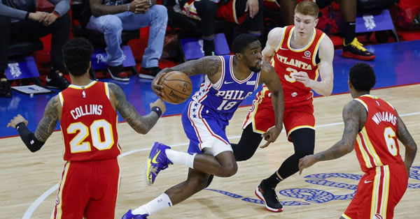 李月汝WNBA首秀，得分和篮板创个人新高，5个前场篮板为全场最高