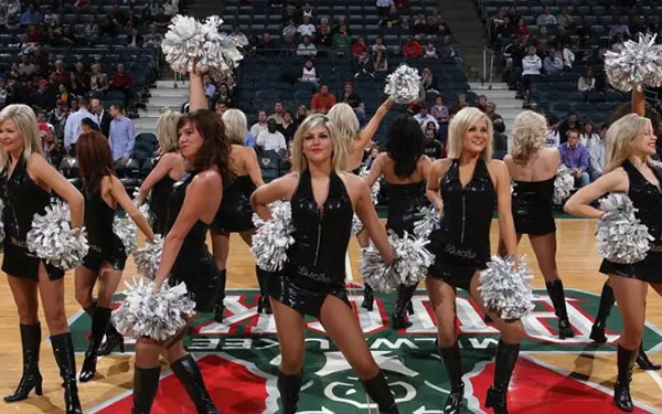 湖人压哨绝杀森林狼！开拓者险胜，NBA最新排名如下，勇士第3