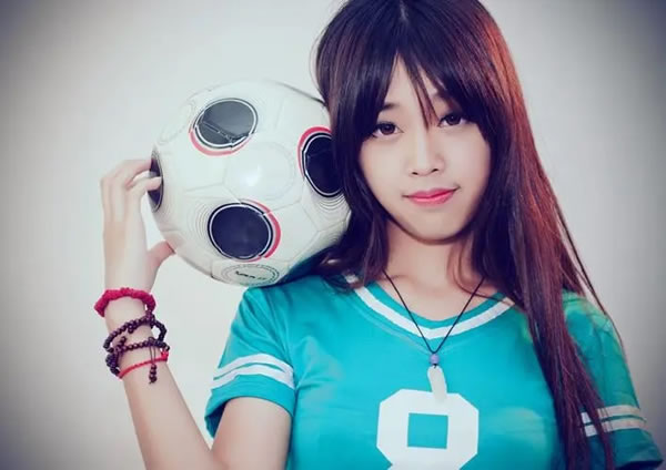 一场2:0!朝鲜女足渔翁得利,中国女足挖大坑,下轮输球=直通难了